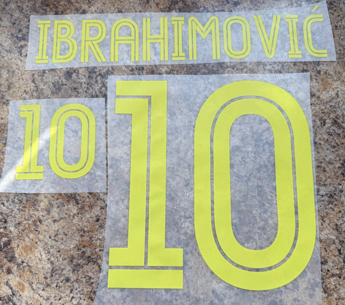 IBRAHIMOVIC 21 EURO 2004 Home SWEDEN PLAYER SIZE YELLOW Nameset
